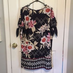 4 for $20 VINCE CAMUTO FLORAL SHEATH DRESS
